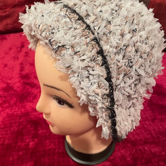 CHANEL Cashmere Blend Hat - Picture 4 of 10